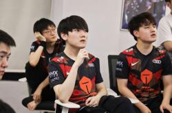 Kaiyun-JackeyLove在日本队比赛中逆转，问鼎冠军引发热议！的简单介绍