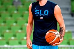 开云体育-包含东契奇回归赛场，精彩发挥首场状态亮眼，SKT观众沸腾！的词条