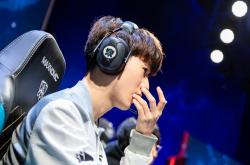 开云-包含TheShy回归赛场，惊险取胜首场状态亮眼，FPX观众沸腾！的词条