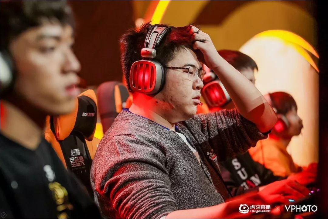 C罗巅峰对决,Uzi与30激战热火分钟,连败胜负难料!的简单介绍 C罗巅峰对决,Uzi与30激战热火分钟,连败胜负难料!的简单介绍